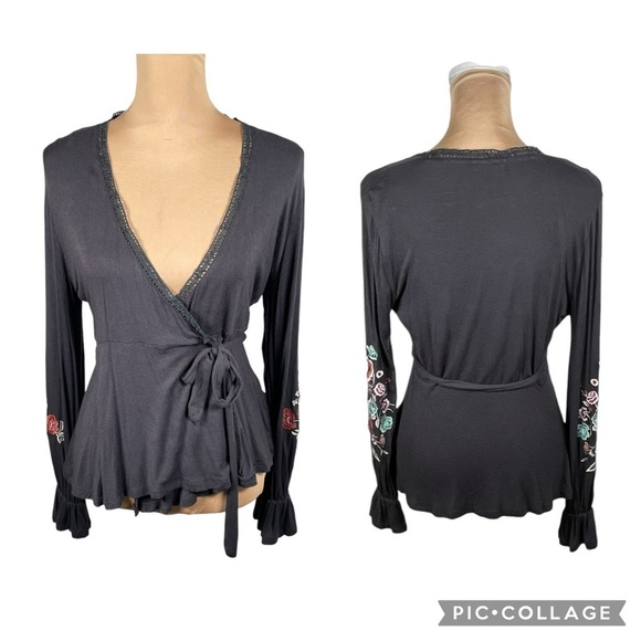 🌸 Altar’d State Aztec Floral Sleeve Wrap Blouse Small - Picture 1 of 10